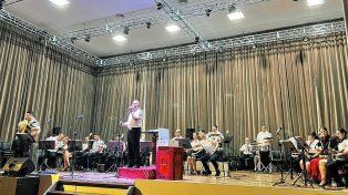 La Banda de Música de la Policía de Entre Ríos interpretó Verde Inmortal, el himno del Club Tilcara.