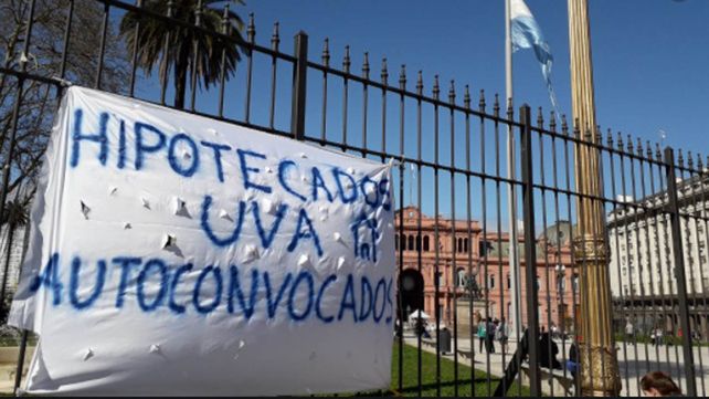 Los deudores de créditos UVA llevan tiempo reclamando por la indexación de los préstamos.&nbsp;