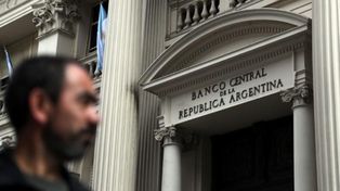 Suben precios de activos argentinos tras calma de los tipos de cambio