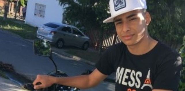 Lucas González iba en el asiento de acompañante de un auto junto a tres amigos