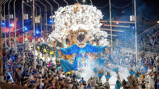 El carnaval de Gualeguaychú comienza este sábado 7 de enero y culmina el 25 de febrero. Participan cinco comparsas con 250 integrantes cada una.&nbsp;