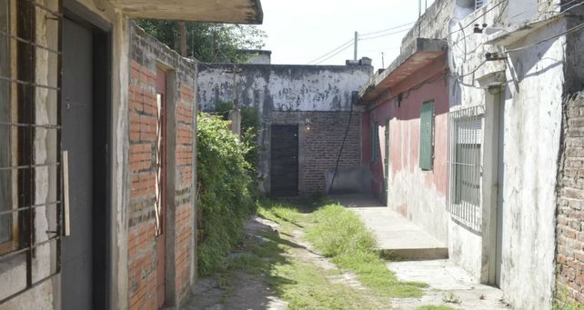 Con la luz encendida. El frente de la vivienda donde mataron a Gallozo.