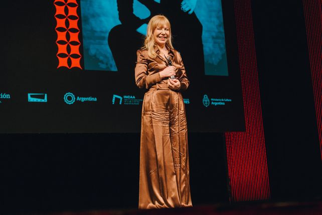 Cecilia Roth el Astor a la Trayectoria, también conocido como Astor Canillita.
