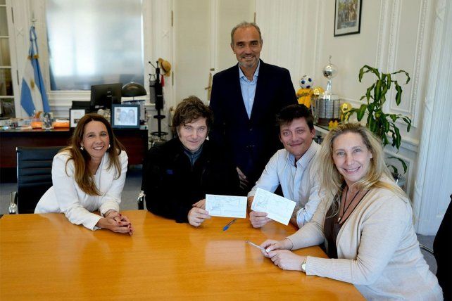 Pilar Ramírez (izquierda) gana terreno en la cúpula de poder libertaria. 