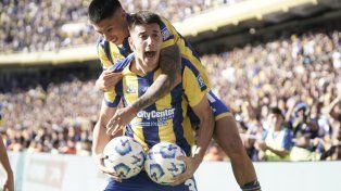 Agustín Sández celebra el gol del empate de Central ante Vélez.