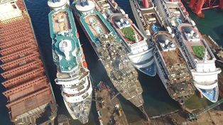 Sorprendentes imágenes de un cementerio de cruceros en Turquía