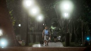 Con mucho por aclarar, se reúnen los técnicos de la EPE y de la Municipalidad por el alumbrado público