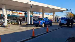 Dos personas atacaron una estación de GNC en Uriburu al 2000. Los trabajadores de estaciones de servicio se encuentran adheridos al paro general. Seis de cada diez estaciones brinda atención con guardias mínimas.