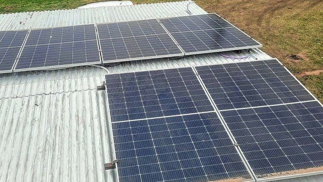 Los paneles solares que se instalaron en FM Sensaciones de La Paz.