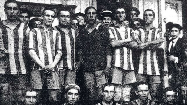 Central en 1916. Formación que ganó los tres partidos de aquel año por goleada.