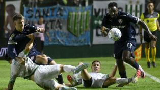 Así se jugaron el Florencio Sola Banfield e Independiente. Todos en Rosario Central estuvieron pendientes.