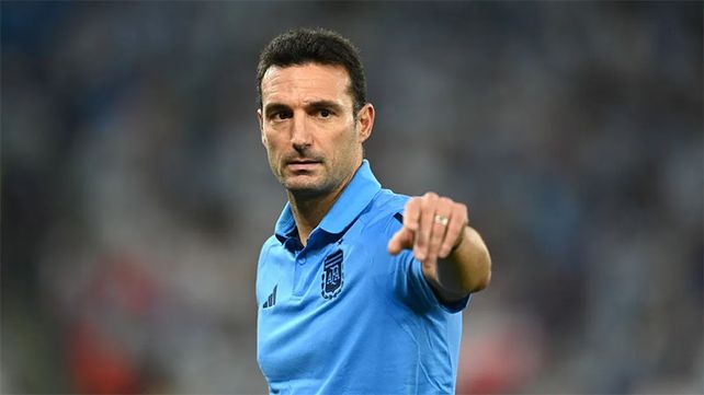 Scaloni oficializará la lista de los 26 y tres se bajan del avión hacia Atlanta