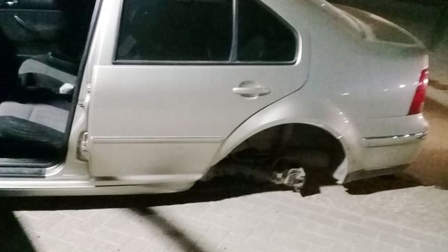 Un joven alcoholizado corría picadas en un costoso automóvil en la Costanera de Victoria y chocó