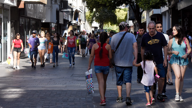 Las ventas minoristas cayeron en febrero 25,5 por ciento interanual