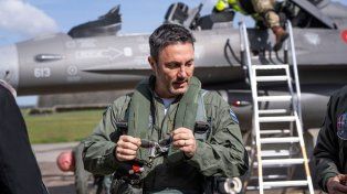 El ministro Luis Petri despidió al jefe de la Fuerza Aérea Argentina.