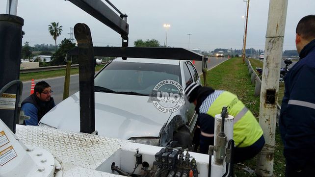 Conducía alcoholizado y chocó contra una columna