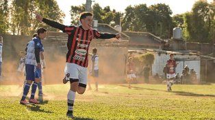 Patronato goleó 3 a 0 a la V Azulada para liderar en soledad.