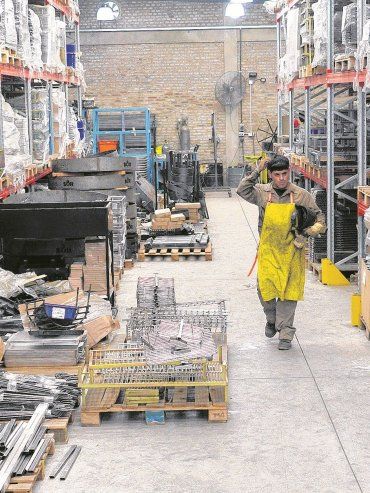 La industria provincial volvió a caer en mayo y profundiza su declive