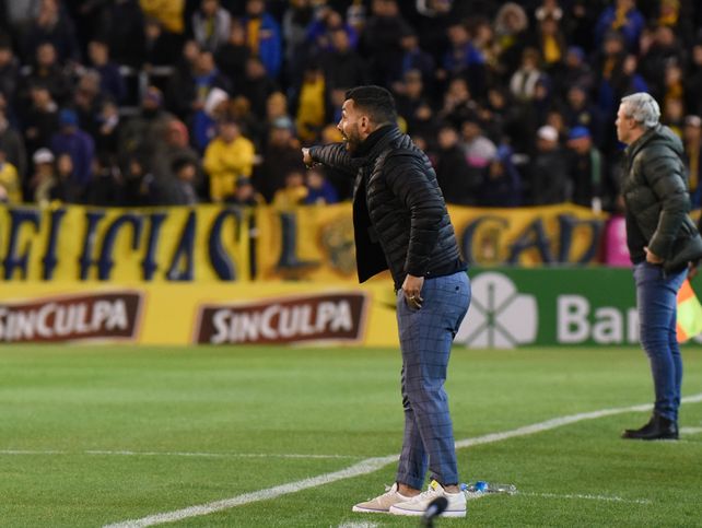 Tevez quiere dos jugadores más para terminar de armar el plantel de Central.