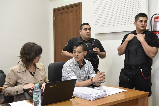 Roles. López llegó al juicio preso. El afirma ser un simple testigo de lo que pasó el 22 de junio de 2014 en su barrio.&nbsp;