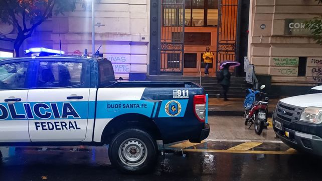 La Policía Federal desalojó a trabajadores del Enacom de las oficinas que ocupan en Córdoba y Buenos Aires.
