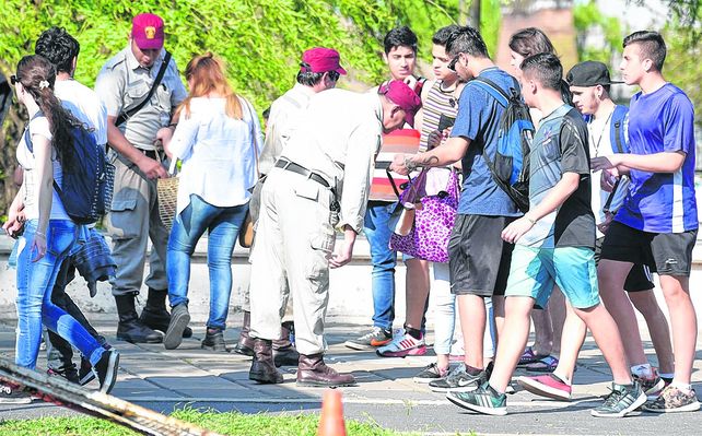 en 2016. Durante los festejos del año pasado hubo una  cantidad de agentes similar a la prevista para hoy y no se registraron  incidentes.