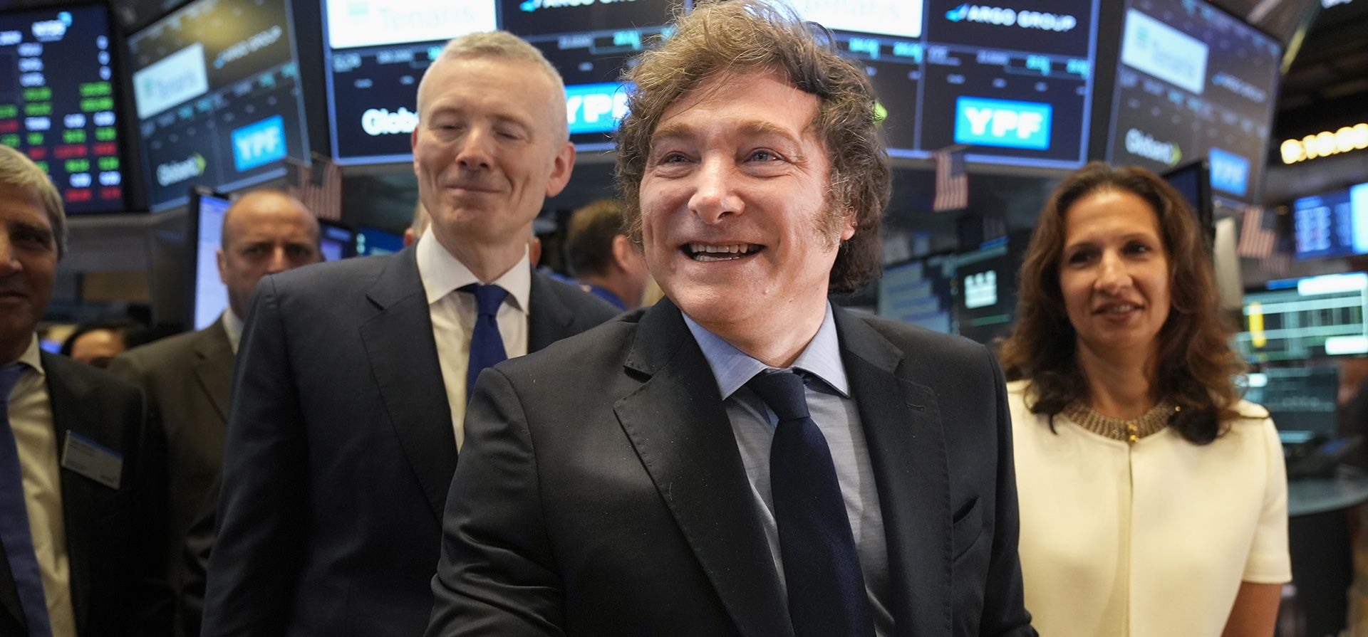 El presidente de Argentina, Javier Milei, camina por el piso de la Bolsa de Valores de Nueva York antes de hacer sonar la campana de apertura en Nueva York, el lunes 23 de septiembre de 2024. (Foto AP/Seth Wenig) El presidente de Argentina, Javier Milei, camina por el piso de la Bolsa de Valores de Nueva York antes de hacer sonar la campana de apertura en Nueva York, el lunes 23 de septiembre de 2024. (Foto AP/Seth Wenig)