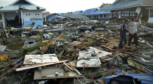 Indonesia: terremotos y un tsunami dejaron 385 muertos