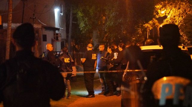 Los familiares y vecinos de la víctima no salían de su asombro por el brutal crimen que sacudió al barrio.&nbsp;