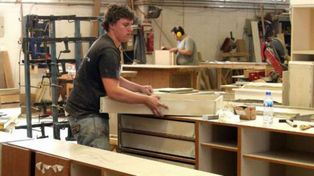 Industria del mueble: en su peor crisis, apuesta al diseño y maderas nativas