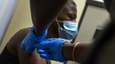 Vacunación de voluntarios durante el ensayo clínico que hizo Sudáfrica con la vacuna de AstraZeneca. Vacunación de voluntarios durante el ensayo clínico que hizo Sudáfrica con la vacuna de AstraZeneca.