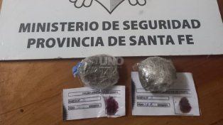 La droga que se le cayó a la paloma cuando fue hallada por oficiales de la cárcel de Coronda&nbsp;