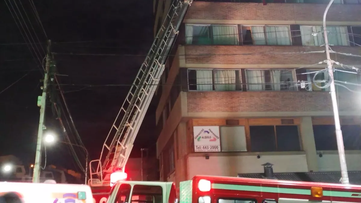 Cuatro heridos graves y 900 evacuados por el incendio de un edificio en ...