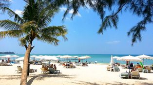 Las playas de Tailandia volvieron a llenarse de turistas para Navidad, a veinte años del tsunami que dejó más de 220.000 muertos