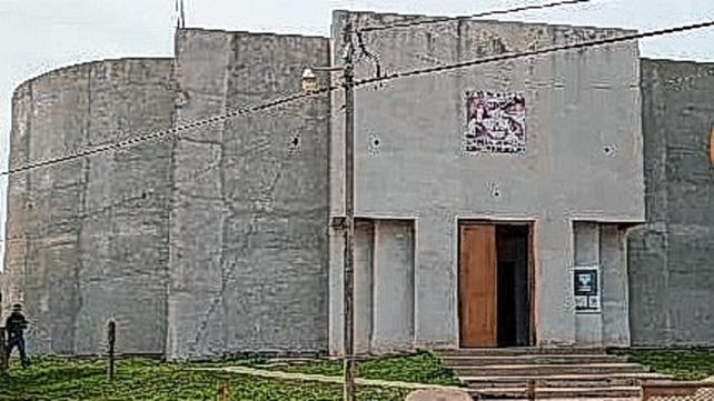 Templo. A través de una campaña se junta el dinero para pintarlo. El próximo 13 de julio será declarado parroquia por monseñor Puiggari.