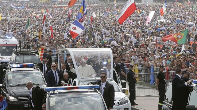 El papa Francisco se despidió de Polonia con críticas al éxito a cualquier precio