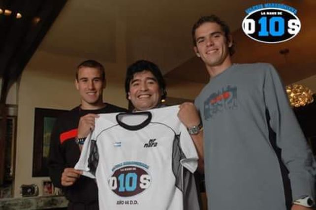 Diego y la camiseta de la Iglesia Maradoniana.