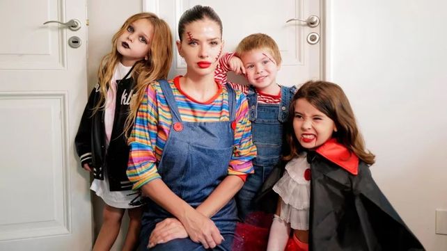 La China Suárez y sus tres hijos celebraron Halloween con disfraces.