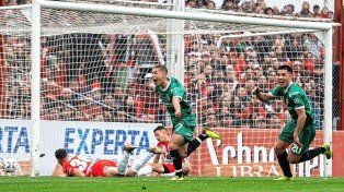 Instituto fue más pero Banfield lo amargó en el final.