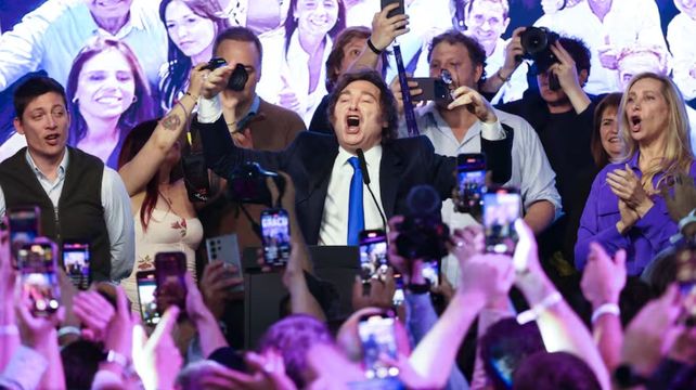 En medio de la celebración del triunfo, Javier Milei convocó a los gobernadores a debatir reformas.