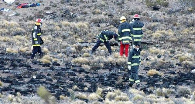 Denuncian que enterraron una bolsa con restos humanos y con partes del avi&oacute;n de Sol