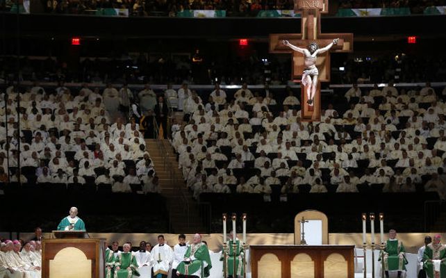 Sobrecogedor. Francisco presidió una multitudinaria misa en el Madison Square Garden y desplegó todo su carisma.