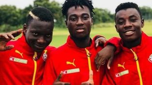 El ghan&eacute;s Samuel Atta Mensah (centro) fue ofrecido a Col&oacute;n.&nbsp;