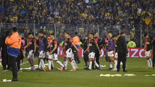 Los futbolistas del equipo de Sebastián Méndez se retiran del Gigante tratando de asimilar el traspié frente a Central.&nbsp;