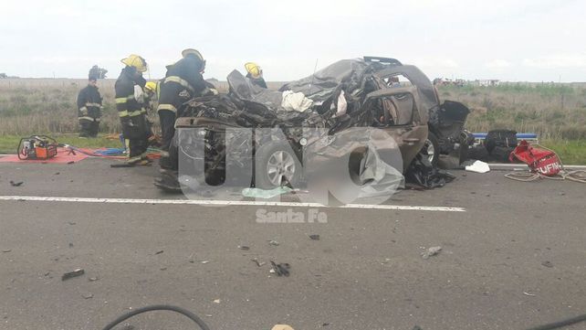 Triple choque entre vehículos con tres muertos en la ruta nacional 33