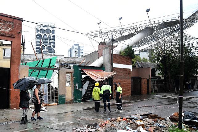 Dos personas murieron como consecuencia del temporal en Buenos Aires