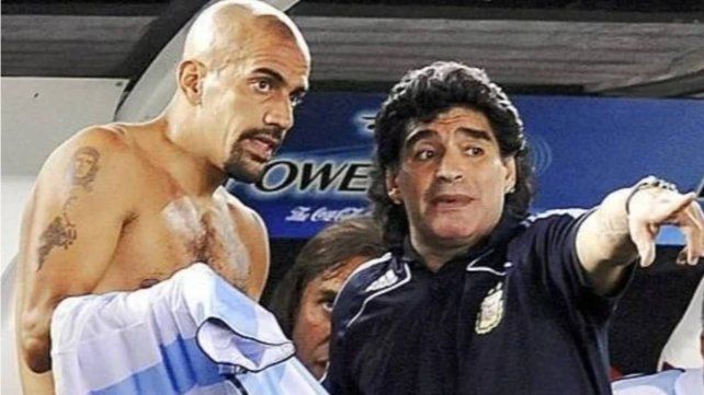 Adorni omitió mencionar a Diego Maradona y recibió una catarata de insultos