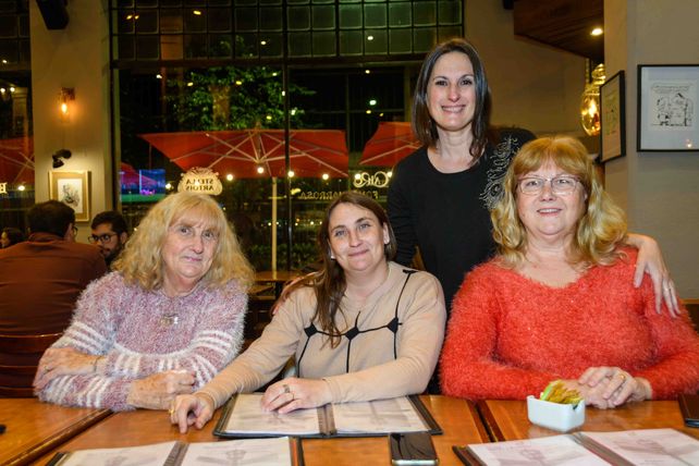Ana María Tomatis, Alicia Barrionuevo, Nora Tomatis y Valeria Barrionuevo