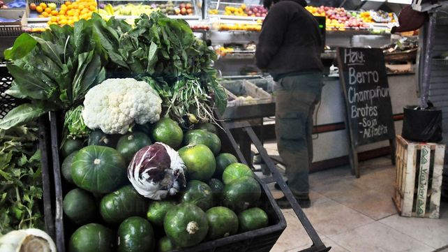 Bajaron precios de frutas y verduras por caída de la demanda