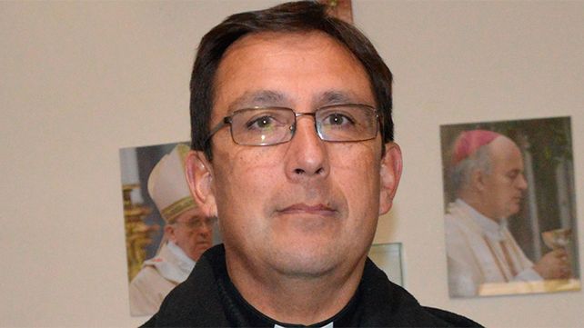 Al grito de Pedófilo hijo de puta, Moya fue increpado por familiares de las víctimas de abuso